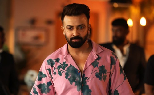 ‘তাণ্ডব’ সিনেমায় অসুস্থ শরীরেও শাকিবের দুর্দান্ত অভিনয়: রায়হান রাফীর উন্মোচন