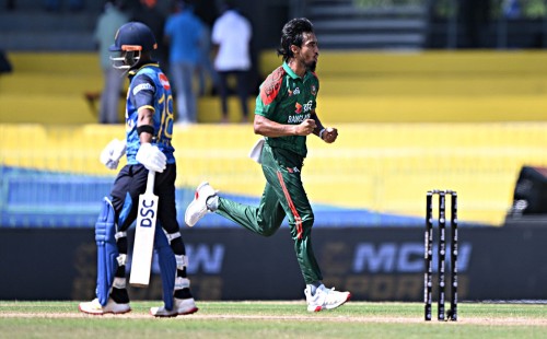 বাংলাদেশের আগ্রাসী বোলিংয়ে শ্রীলঙ্কাকে চাপে ফেলে প্রথম ওয়ানডে ম্যাচ