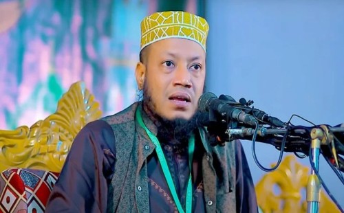 জাবি নিয়ে বিতর্কিত মন্তব্যে মুফতি আমির হামজাকে আইনি নোটিশ
