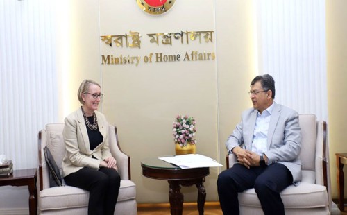 স্বরাষ্ট্রমন্ত্রী সালাহউদ্দিন আহমদের সাথে ব্রিটিশ হাইকমিশনার সারাহ কুকের বৈঠক