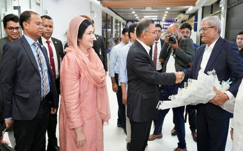 চীন ও মালয়েশিয়া সফর শেষে দেশে ফিরেছেন প্রধানমন্ত্রী তারেক রহমান