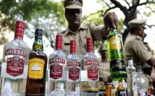 ভারতে বিষাক্ত ‘ভেজাল মদ’ পানে অন্তত ৯ জনের মৃত্যু, আশঙ্কাজনক বহু